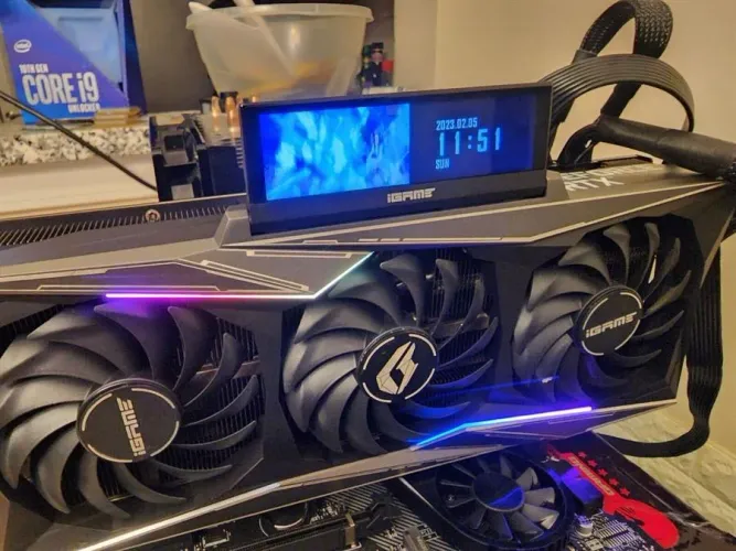 RTX 3070 Ti Colorful Vulcan com tela