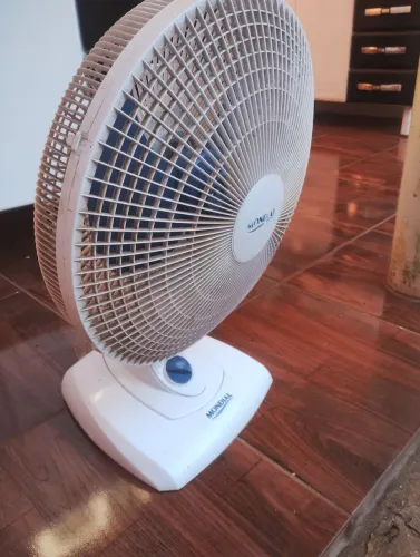 Ventilador dos grandes 40 cm bom funciona certinho só 80 reais
