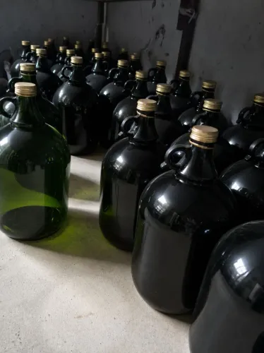 Vendo 39 Garrafões de 4 litros
