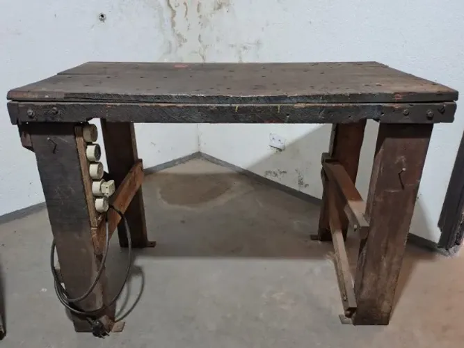 Bancada de trabalho, madeira maciça.