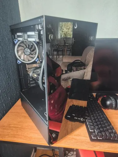 PC gamer Forte (R7 5700x3d, rtx3060 12gb, 32 gb ram)