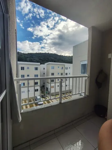 Apartamento com varanda + churrasqueira
