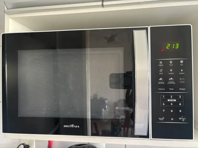 Micro-ondas Britânia Semi Novo à Venda!