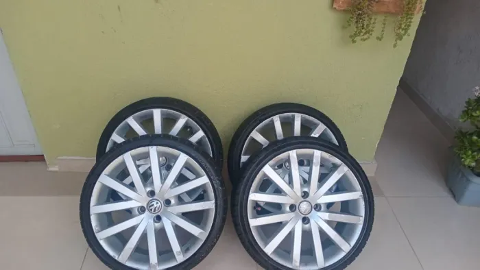 Vendo jogo de rodas Volkswagen aro 17