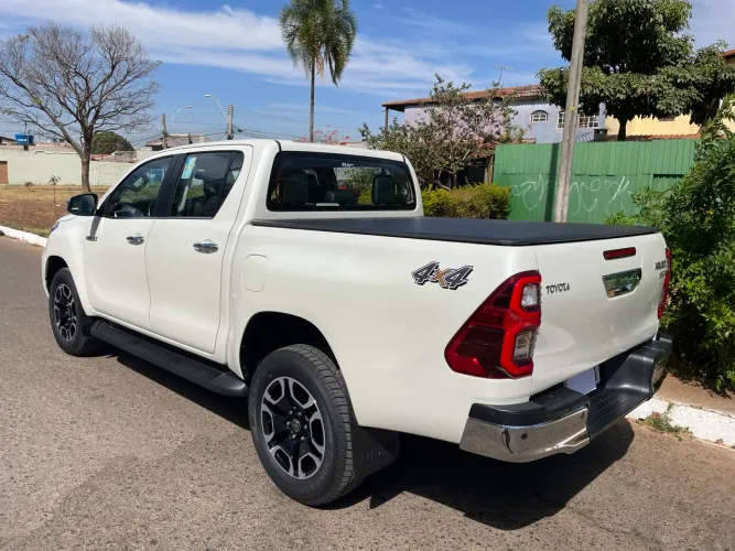 Toyota Hilux CD SRX 4X4 2.8 TDI 16V Diesel Aut. 2023