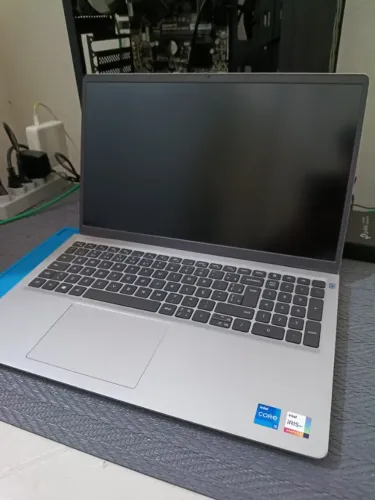 Notebook Dell Inspiron 15 3511 I5-1135g7 4Gb Ram 15,6 Full Hd e Nvme 256gb - Defeito