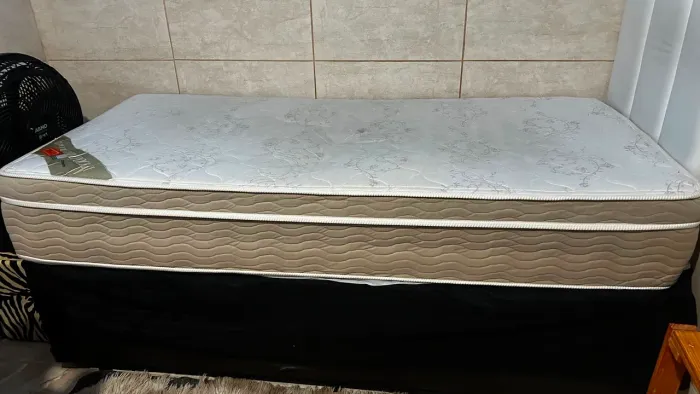 Vendo cama box baú 