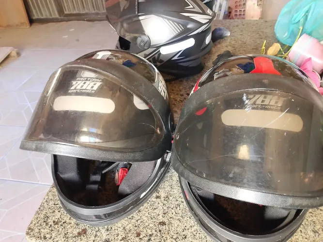 Vendo 02 capacetes usados em ótimo estado