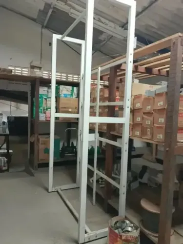 Porta carretéis de fios, cabos e outros materiais