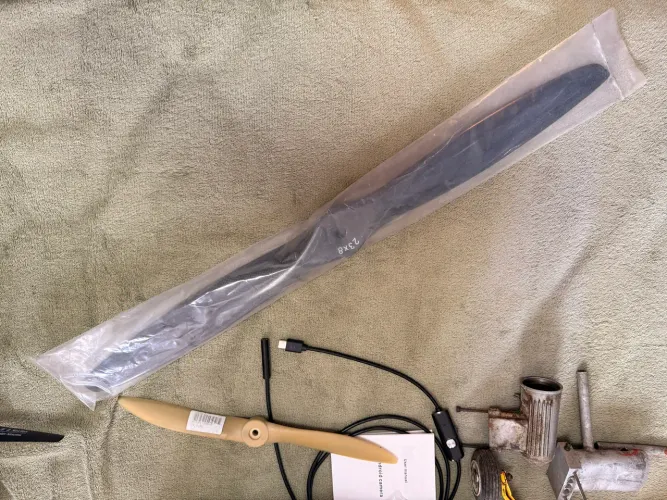 Hélice de Fibra de Carbono 23/8