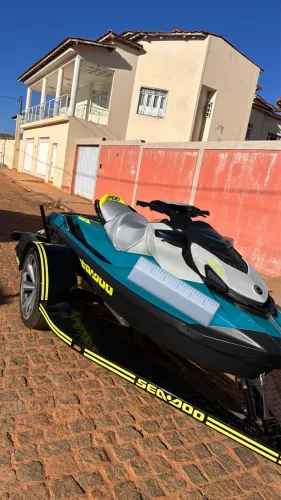 JET SKI GTI 170HP com carreta Goiânia