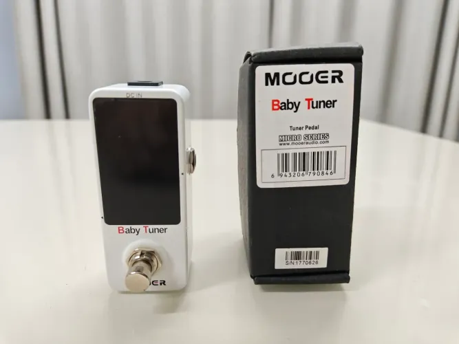 Mini Pedal de Guitarra Mooer Baby Tuner Afinador ZERO NA CAIXA