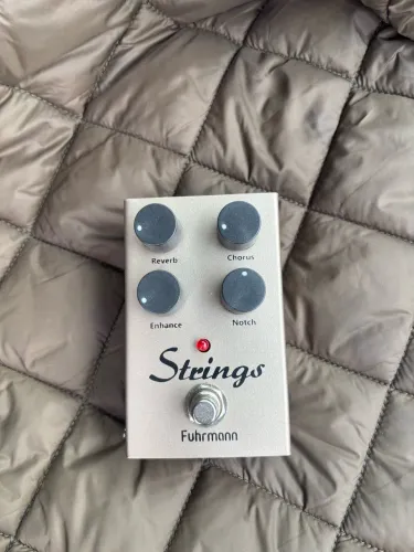 Pedal Furhmann Strings reverb chorus