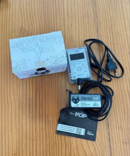 Fonte Electric Ink