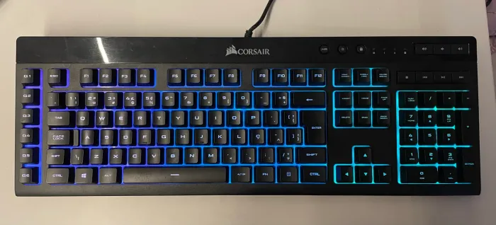 Teclado Gamer Corsair K55 RGB