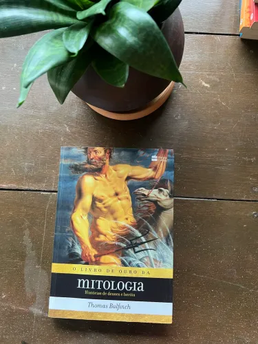 Vende-se livro de Mitologia