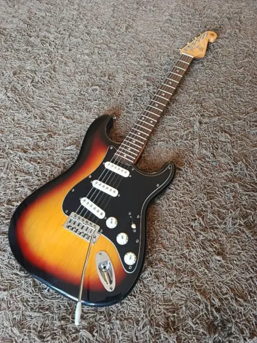 Guitarra stratocaster SX (tarraxas Guyker com trava) + Bag