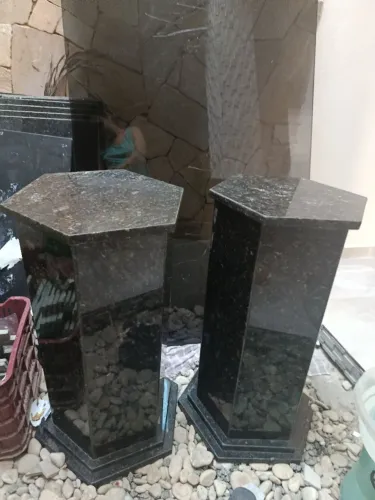 Vendo 2 pilastras hexagonais de granito