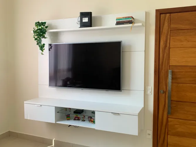 Painel para TV Branco Acetinado