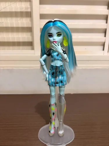 Monster High Boneca Frankie Stein Skulltimate