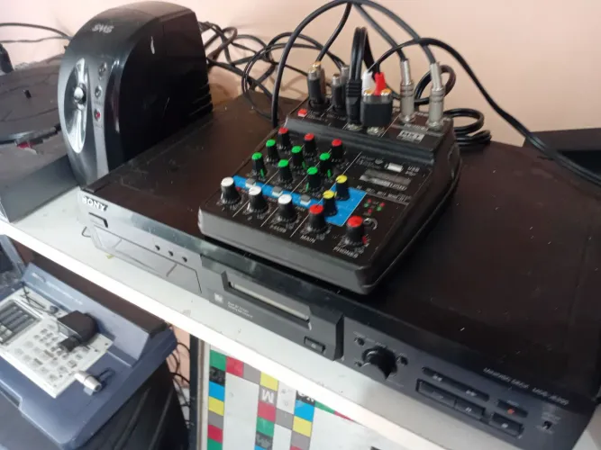 Mesa de Som e Mini Disc Sony
