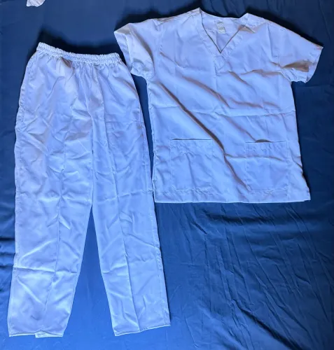 Roupa privativa hospitalar branca nova