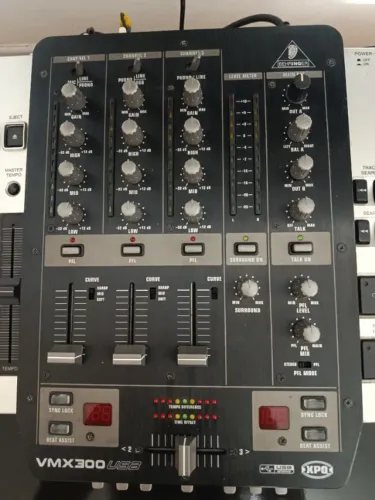 Mixer Behringer vmx300USB