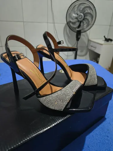 Vendo sandália Vizzano 36