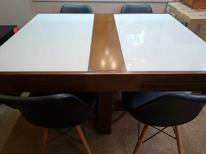 Mesa Retrátil com 4 Cadeiras