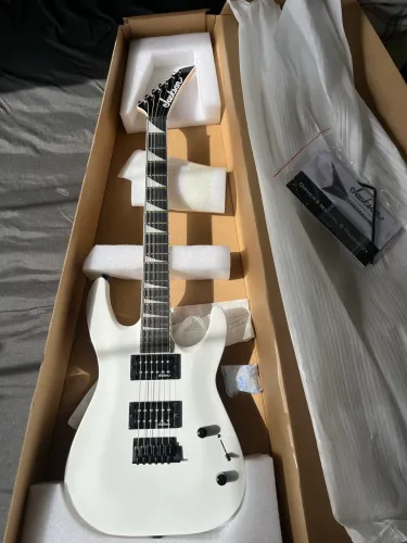 Guitarra Jackson Dinky Js22 + Cubo Meteoro + Tank g