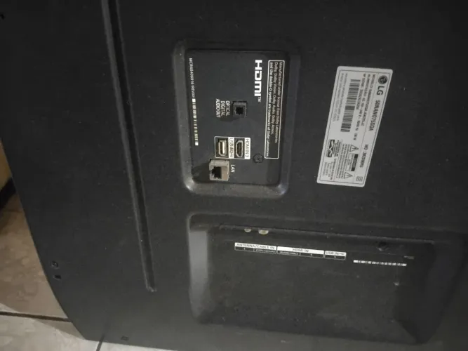 Duas TVS LG e Phillips com defeito