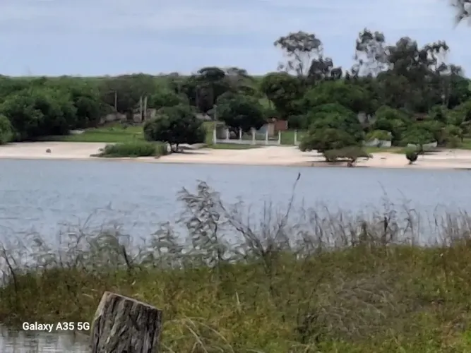 granja com 4.1 hectares nas margens da lagoa de bom fim com uma boa estrutura