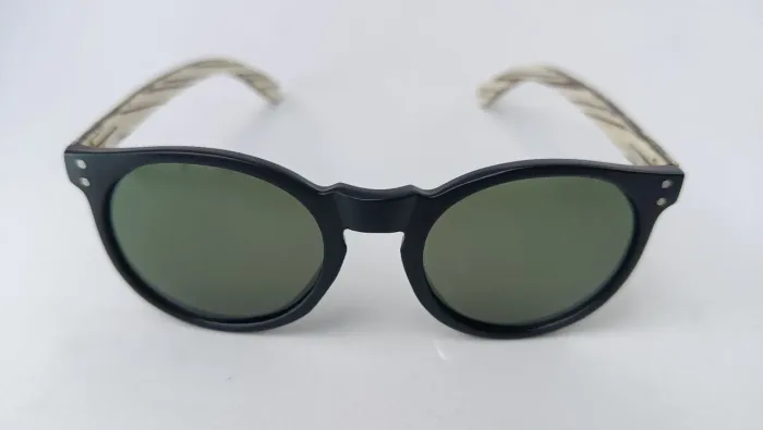 Oculos de Sol HuWood Excelente Qualidade Com Armação Bambu com detalhes Lentes Polarizadas