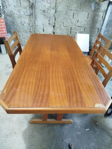 Mesa de madeira com 3 cadeiras