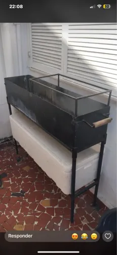 Churrasqueira de Espetinho Profissional Grande (Calha de Chapa) com Suporte