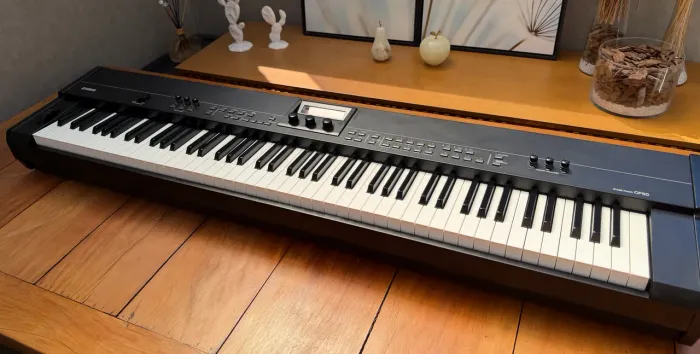 Piano japonês Yamaha CP50 + Pedal