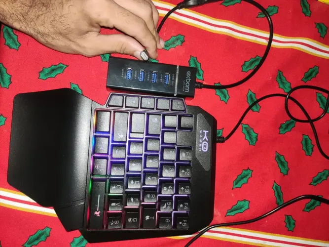 Mini Teclado Gamer para Celular RGB LED + Hub USB 3.0