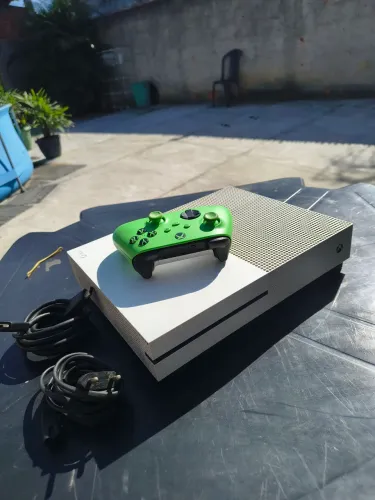 vendo Xbox one s completo, ótimo estado de conservação
