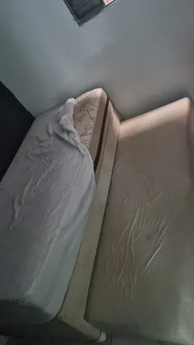 Cama com cama auxiliar tok stok e colchão 