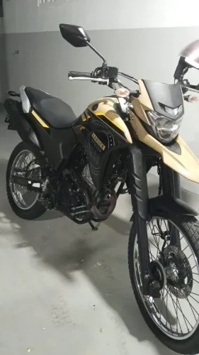 Lander 250c ano 2023 único dono muito nova