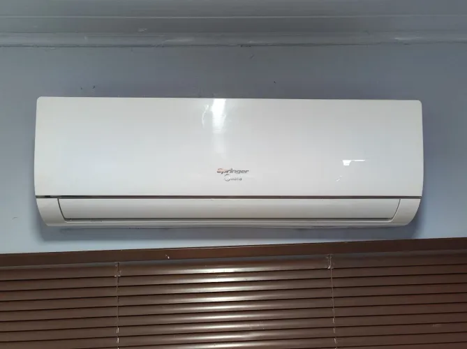 Ar-condicionado Springer 12 mil BTUs 