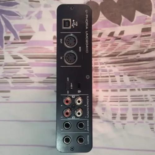 Interface Áudio Behringer Umc202hd 2x2 24-bit 192khz Midas
