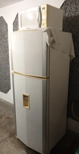 Geladeira precisando de conserto Brastemp + mando o microondas de brinde