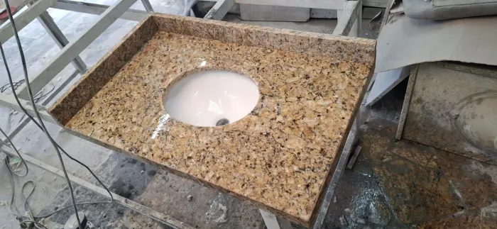 Pia em granito amarelo ornamental