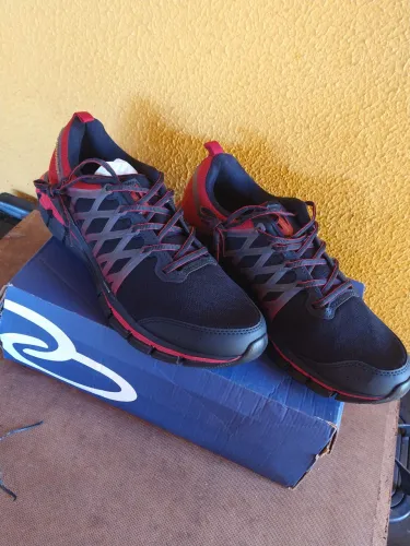 Novinho! Vendo tênis 44