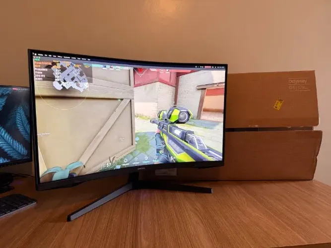 Monitor Samsung Odyssey G5 32 Curvo QHD 165Hz