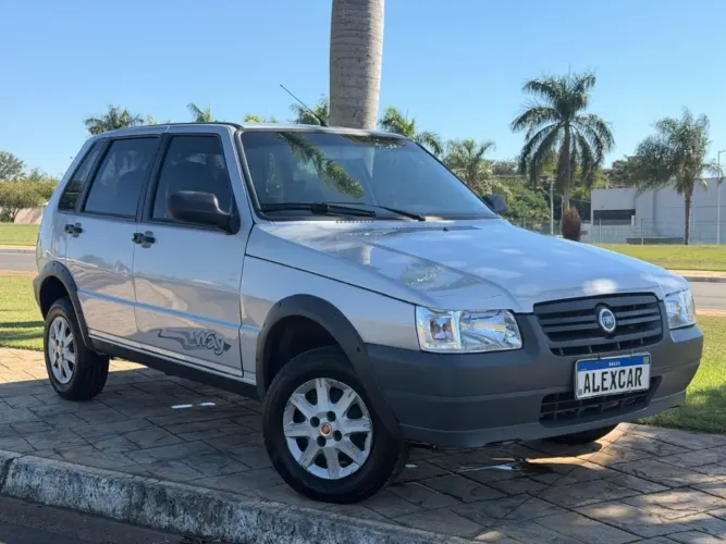 Fiat Uno Mille Celeb. WAY Econ. 1.0 F.flex 4P 2013