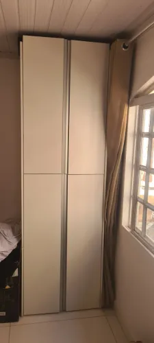 Vendo guardar roupa 4 portas MDF, 6,Gavetas fundas, maravilhoso.