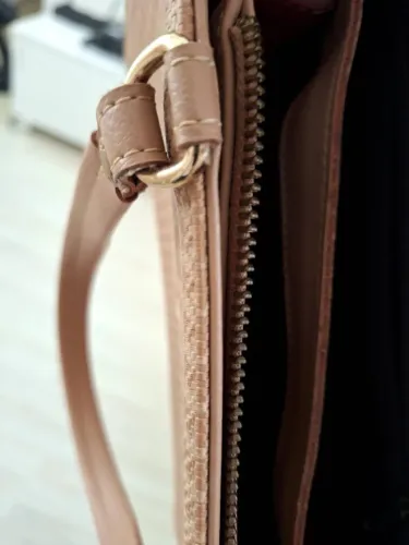 Bolsa tiracolo cor nude marca Monica sanches, em otimo estadoa