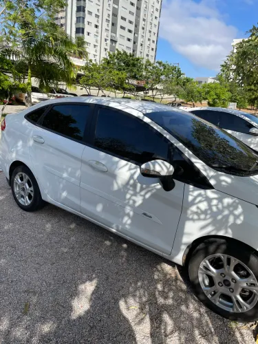 Ford Fiesta Sedan 1.6 16V Flex Aut. 2015